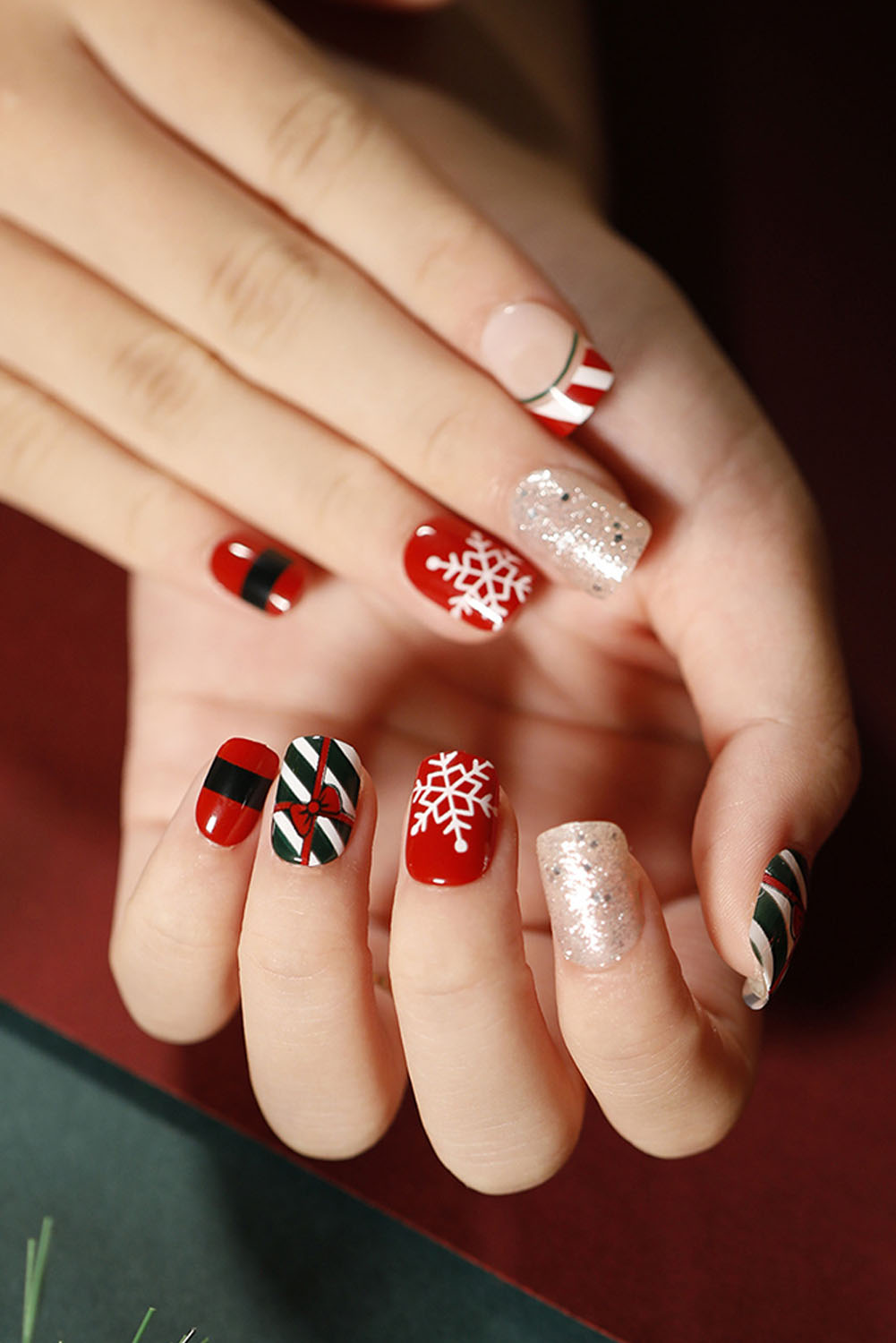 New arrivals 2023 Red Full Cover Short Square Press On Fake Christmas NAIL