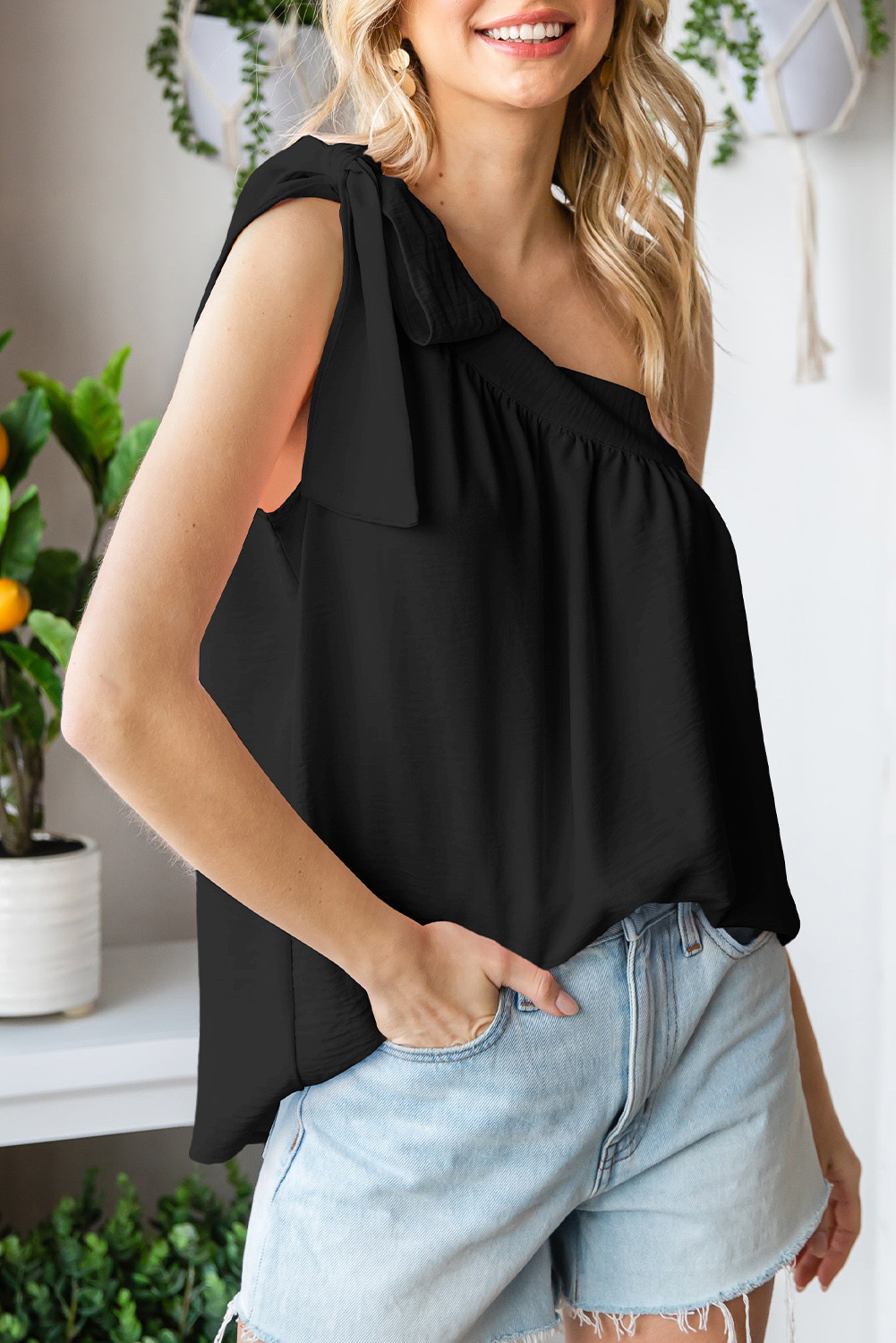 Black Casual Sleeveless One Shoulder Top