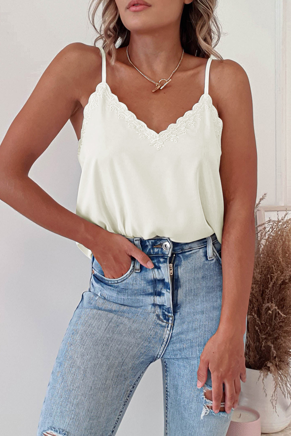 White Sexy Scalloped V Neck Embroidered Camisole