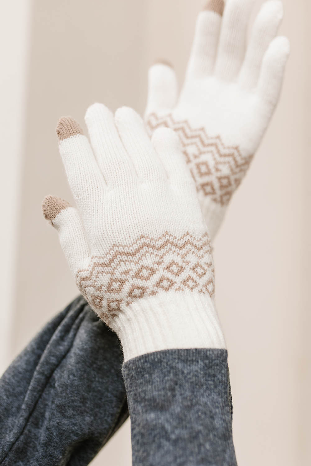 Shewin Wholesale Southern Clothing  White Geometric Pattern Detail Touch Screen GLOVES
