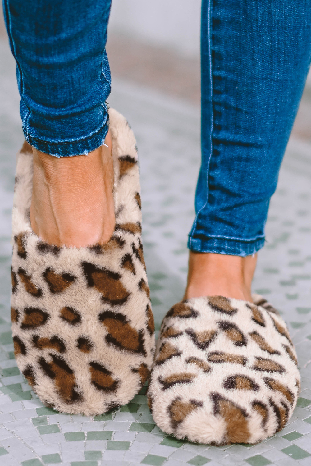 Shewin Wholesale Chic Female Camel Leopard Print Fuzzy Home Slippers