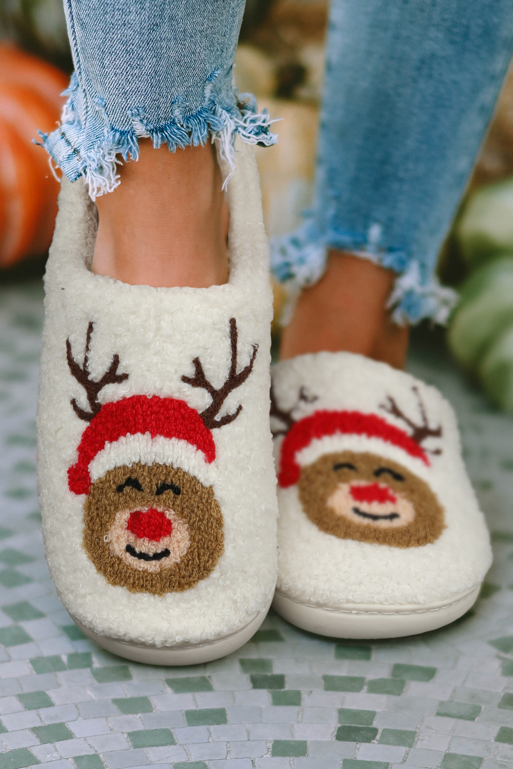 Shewin Wholesale Casual White Christmas Deer Pattern Home Plush Slippers