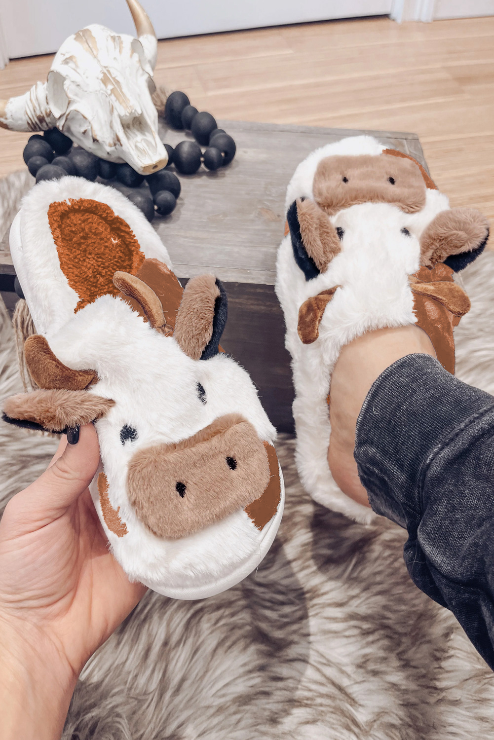 Shewin Wholesale Western Camel Cartoon Cow Pattern Plush Lined SLIPPERS