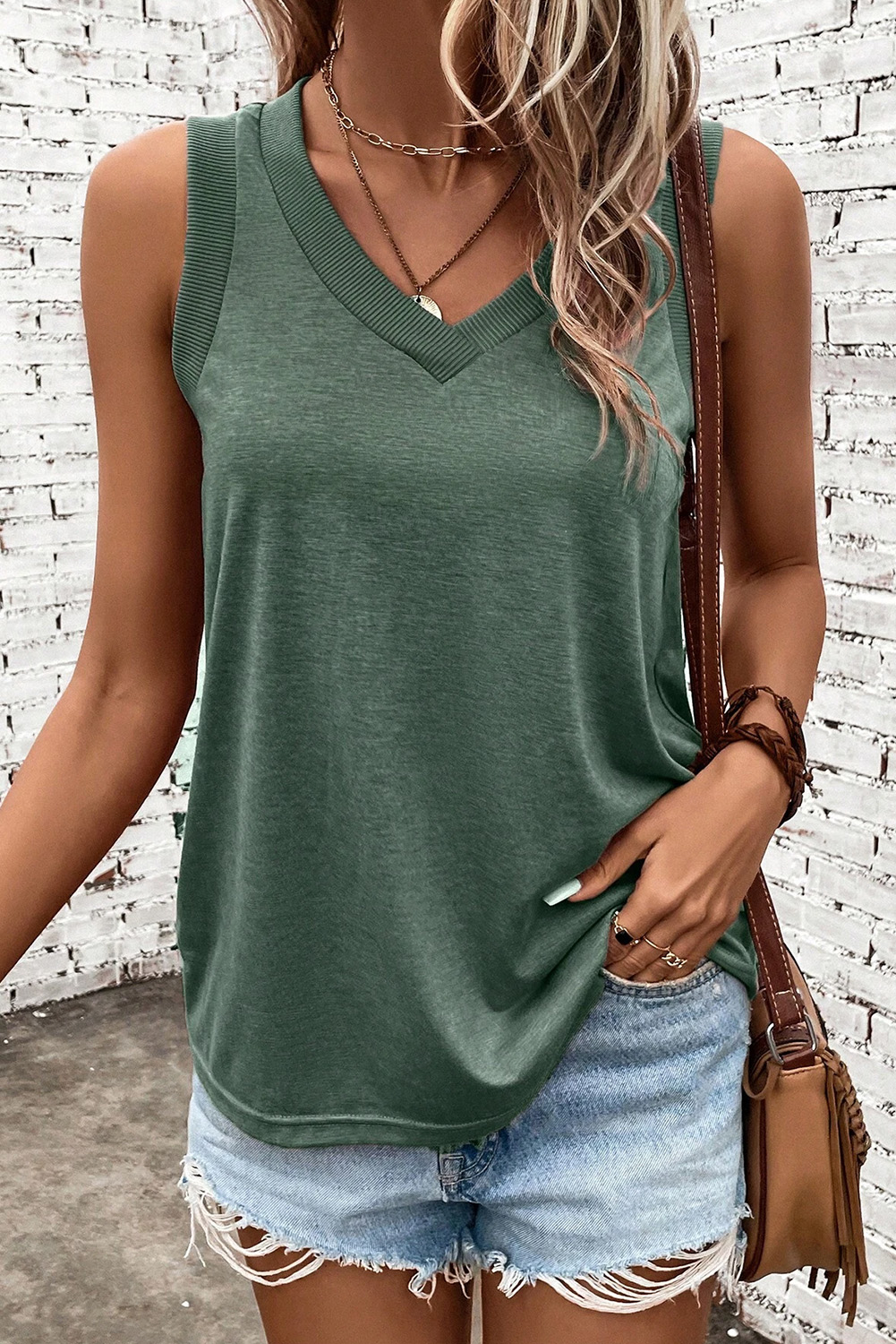 Shewin Wholesale Dropshipping Mist Green Contrast Trim V-Neck Loose Fit TANK TOP
