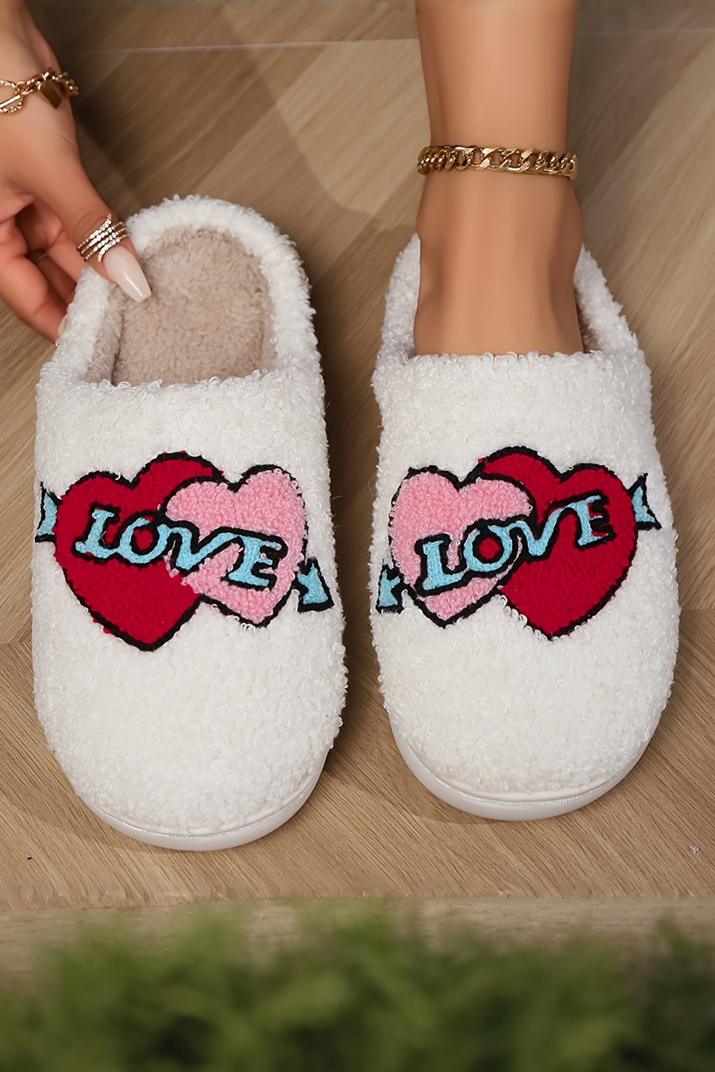 Shewin Wholesale Dropshippers White VALENTINEs Double Heart Graphic Plush Slipper