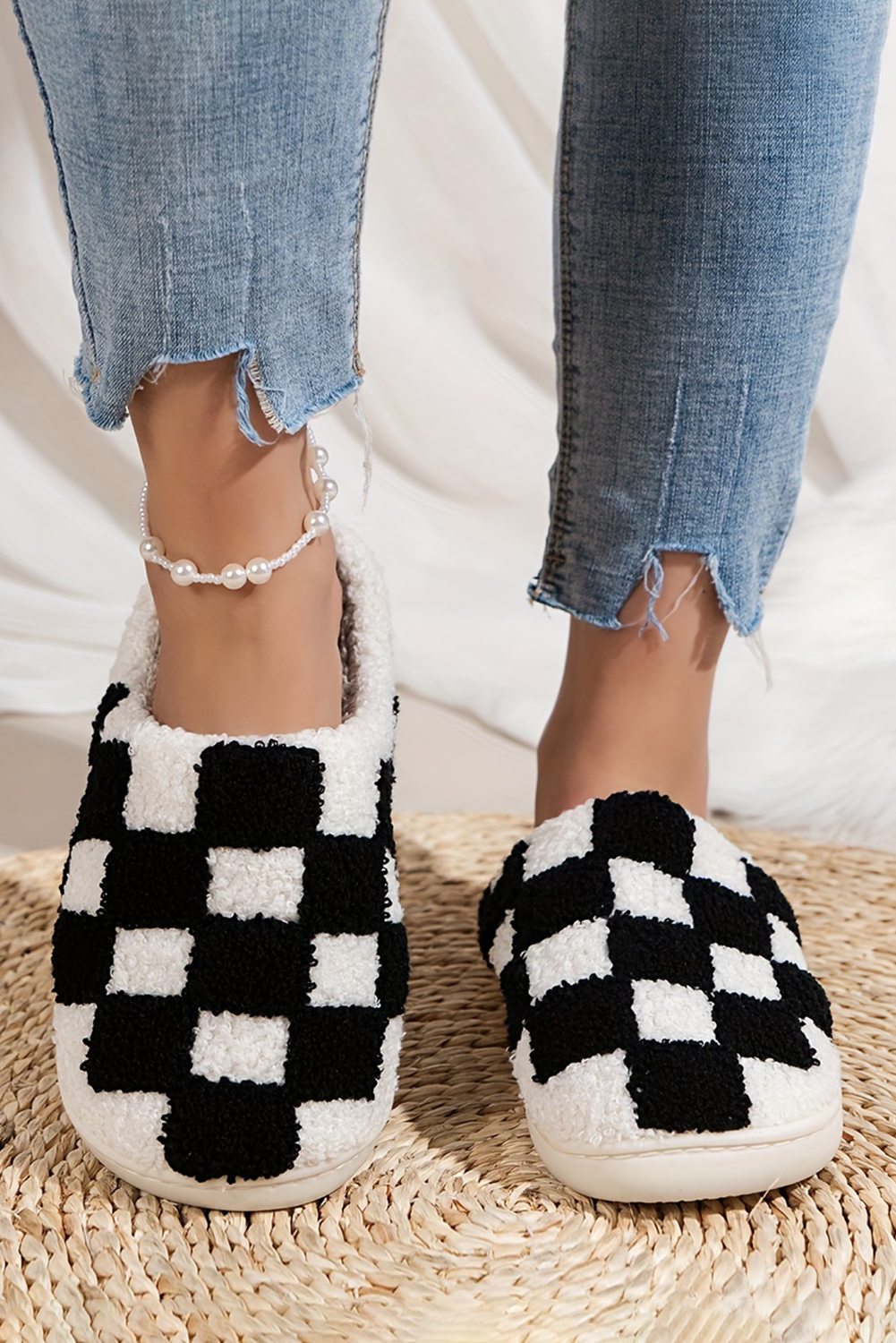 Shewin Wholesale Elegant Black Checkered Print Fuzzy Slip On Winter Slippers