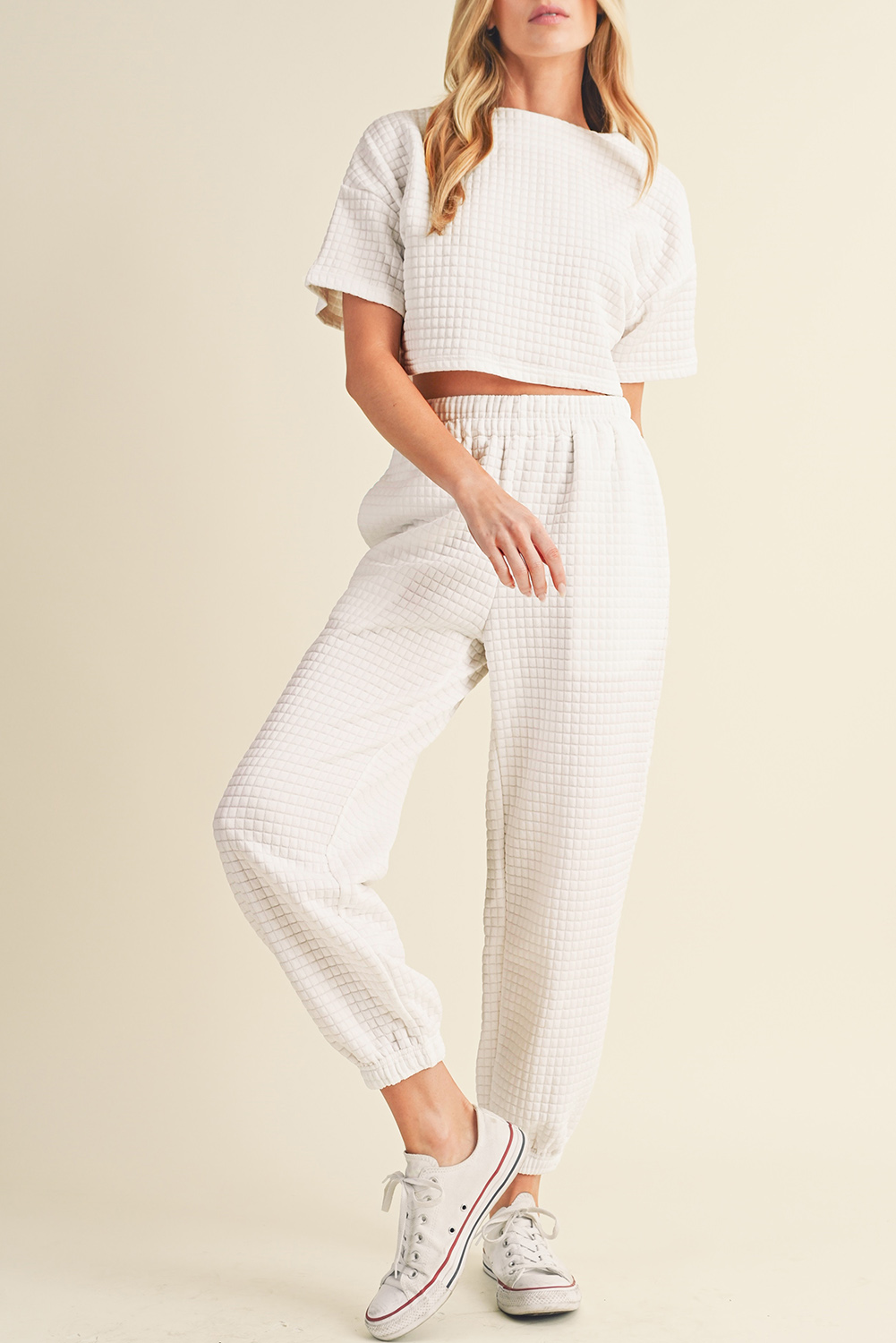 Shewin Wholesale Fashion White Lattice Textured Cropped Tee and Jogger PANTS Set