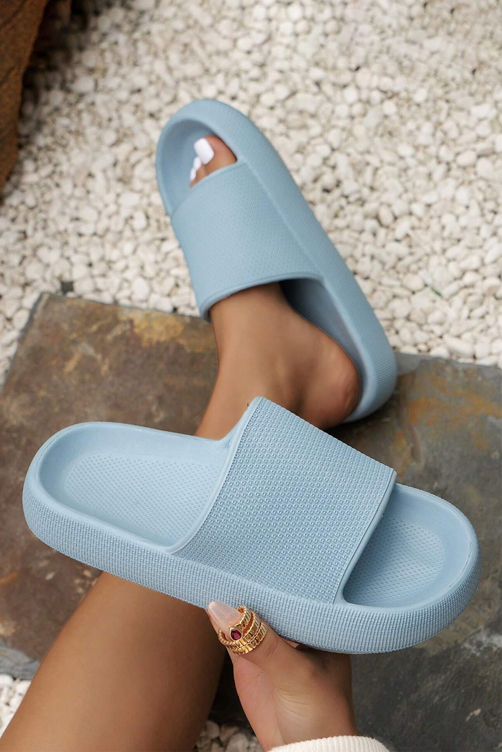 Shewin Wholesale Dropshippers Mist Blue Solid Color Non-slip Cloud Thick Sole Slippers