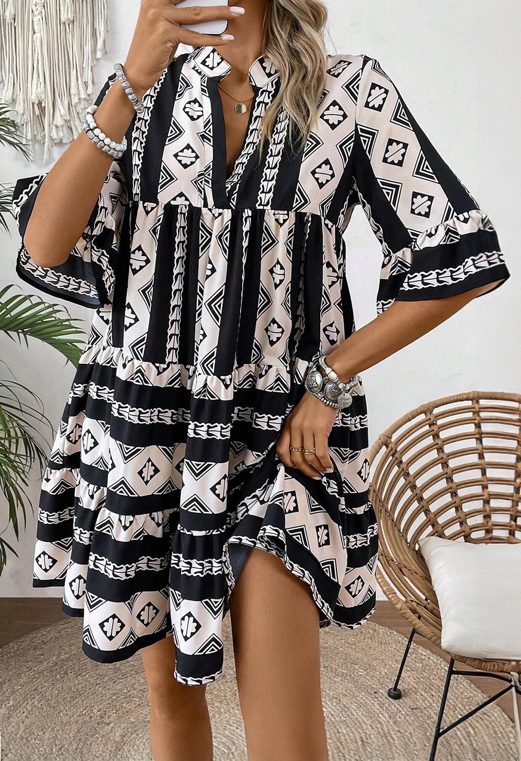 Shewin Wholesale Clothing Black Abstract Print Bell Sleeve V Neck Boho DRESS