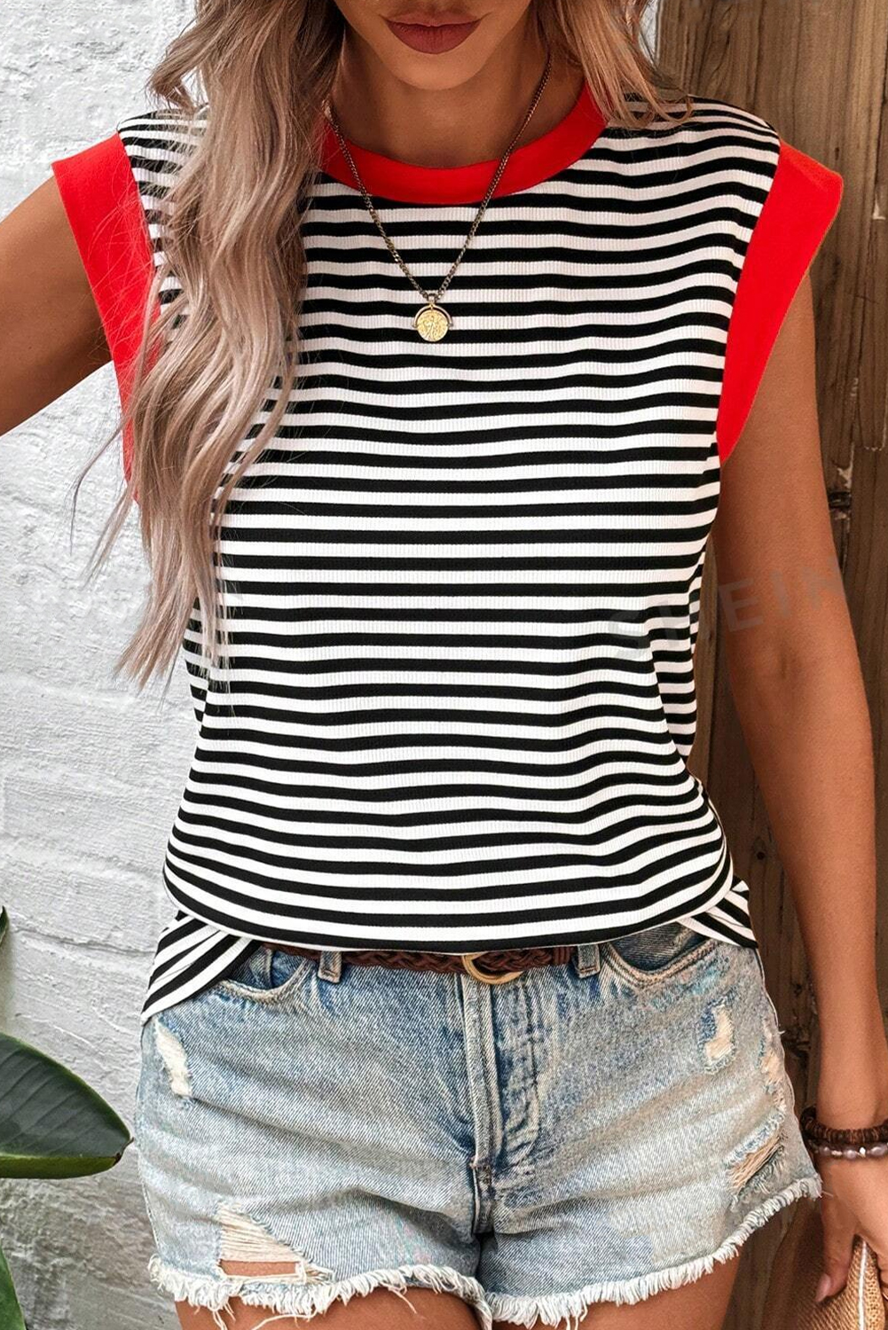 Shewin Wholesale Apparel BLACK Stripe Colorblock Edge Round Neck Sleeveless Top