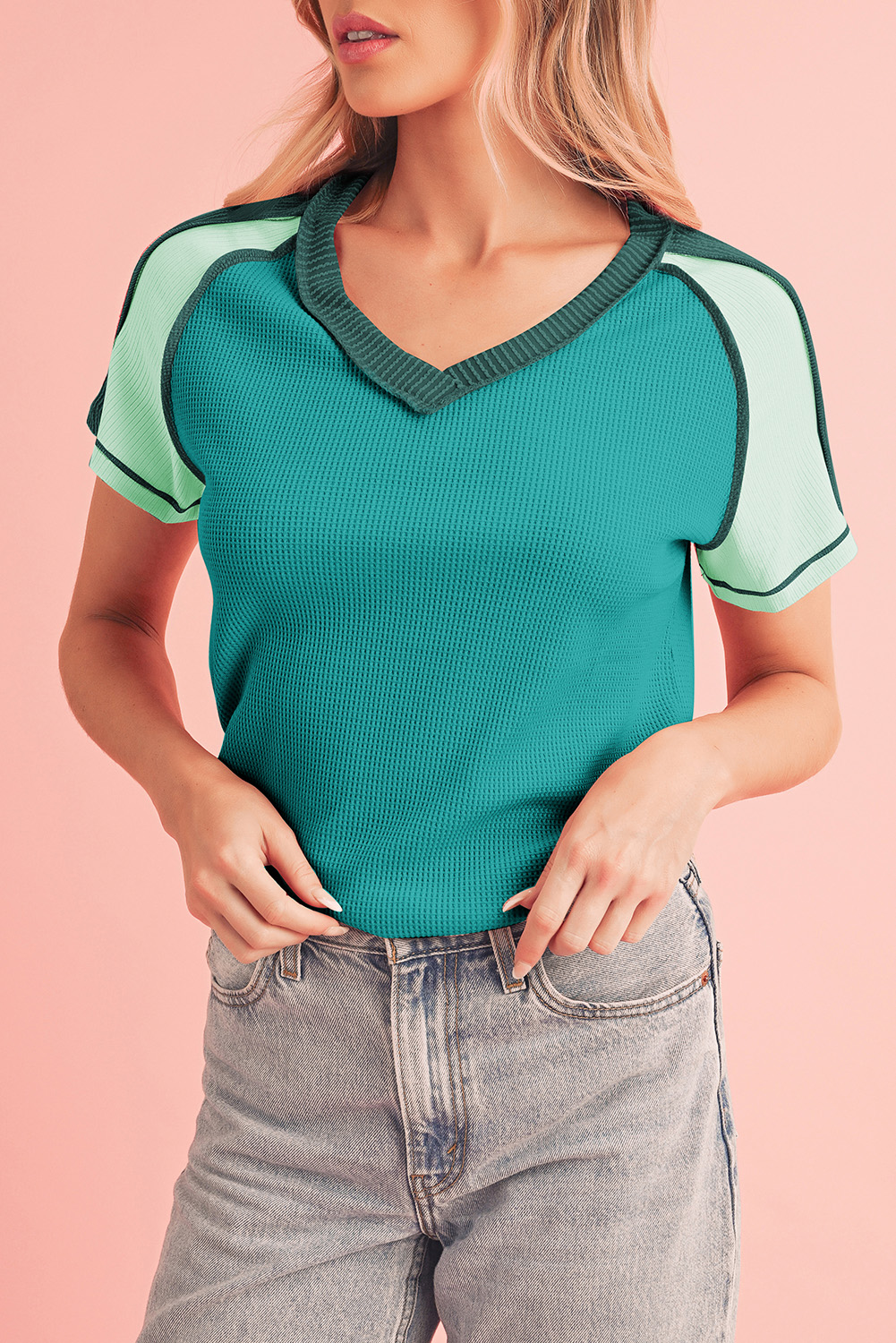 Shewin Wholesale Suppliers Green Exposed Seam Color Block Knitted V Neck T-SHIRT