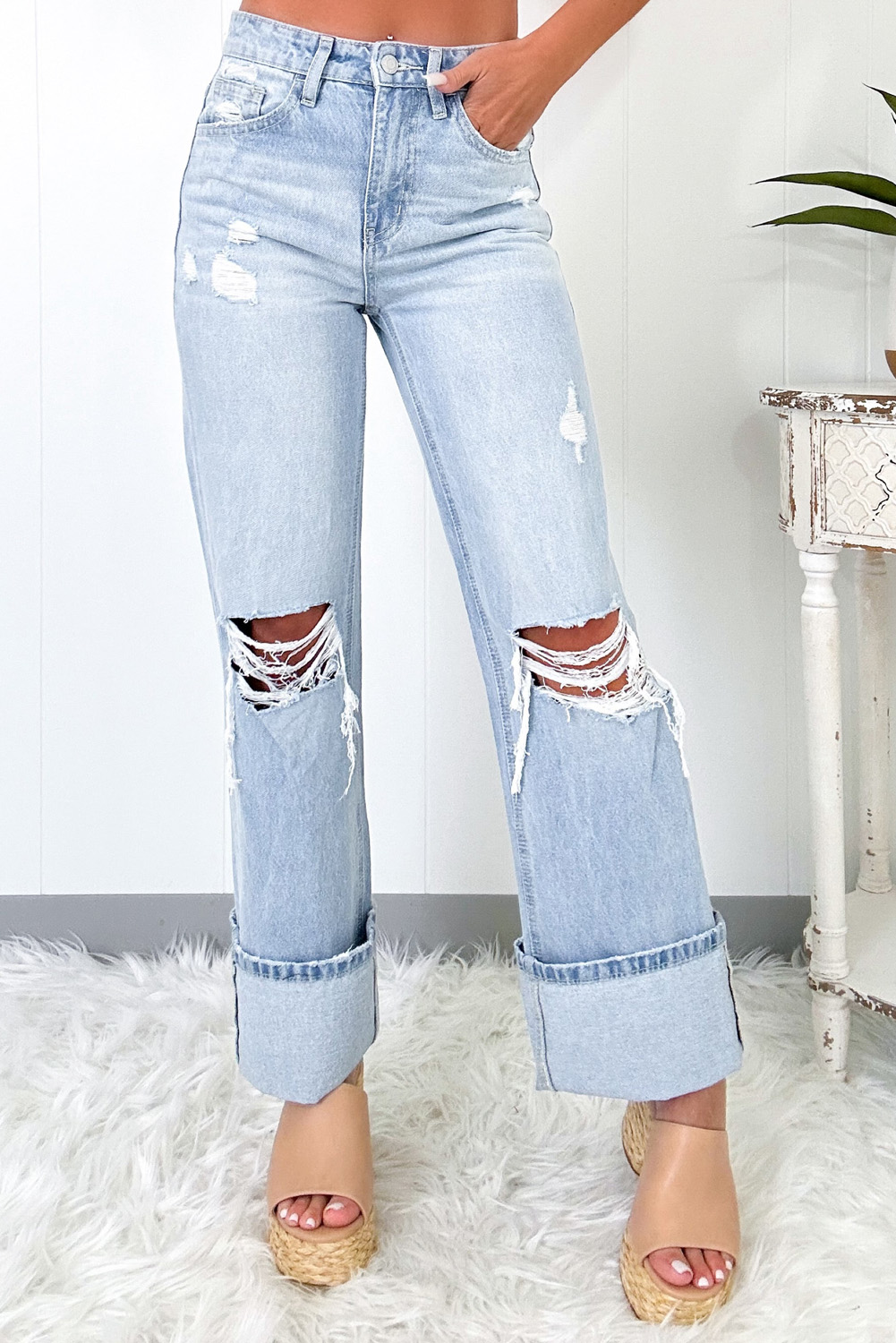 Shewin Wholesale Distributor Beau Blue Light Wash Distressed Flare JEANS