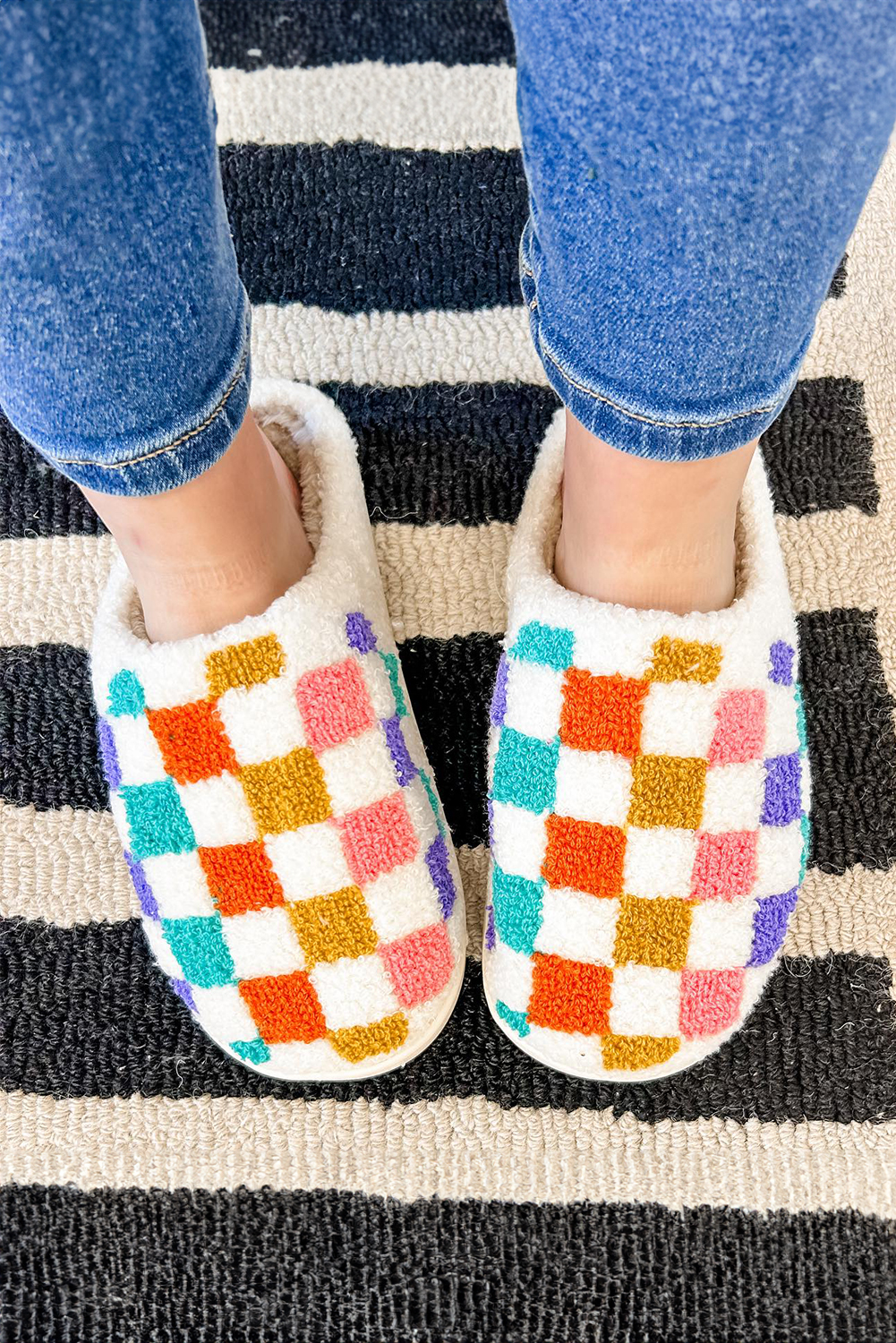 Shewin Wholesale Clothes White Vibrant Checkered Plush Thermal SLIPPERS