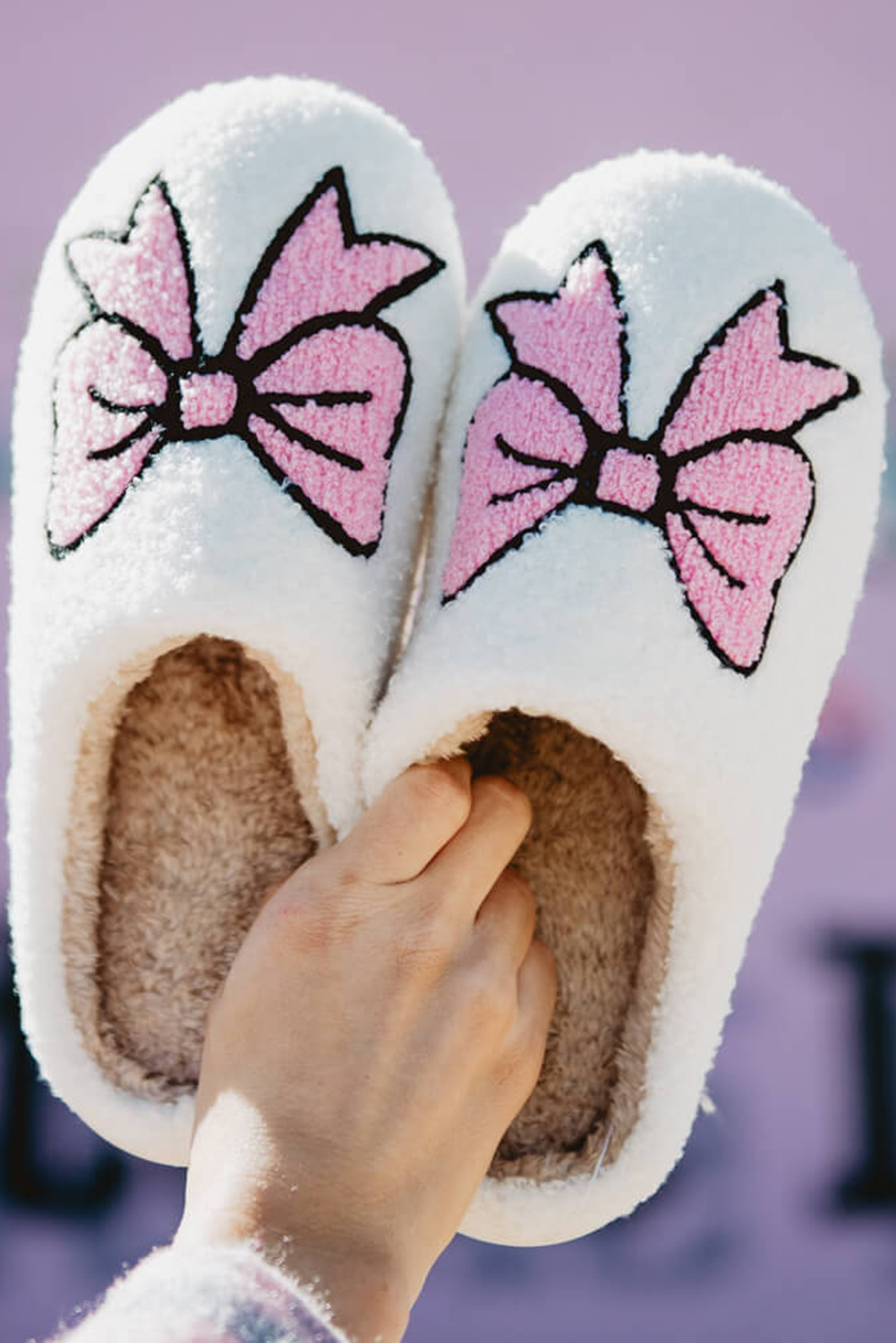 Shewin Wholesale Chic Women White Cute Bowknot Pattern Fuzzy Winter Home Slippers