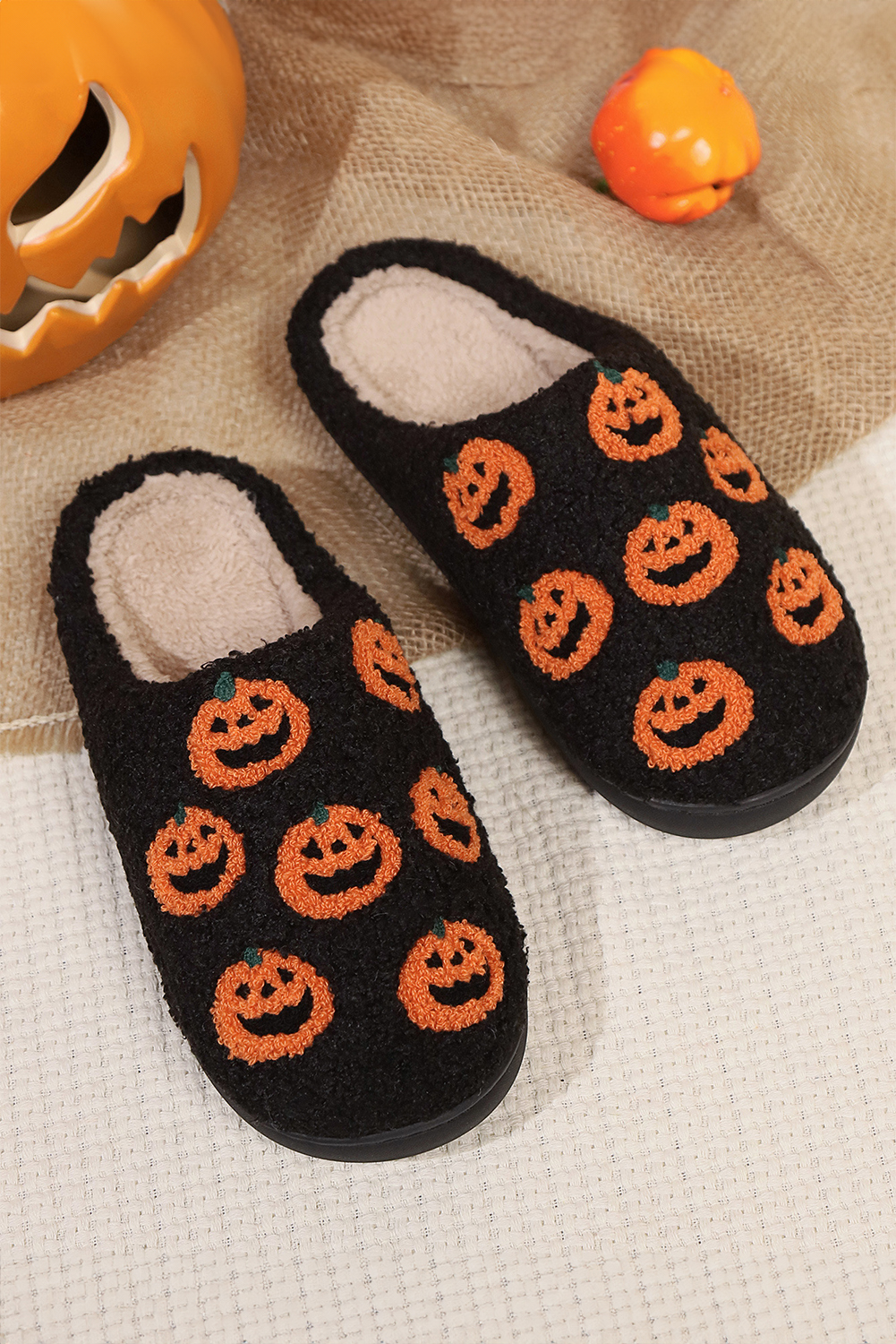 Shewin Wholesale Vendors Black Halloween Pumpkin Plush Home SLIPPERS