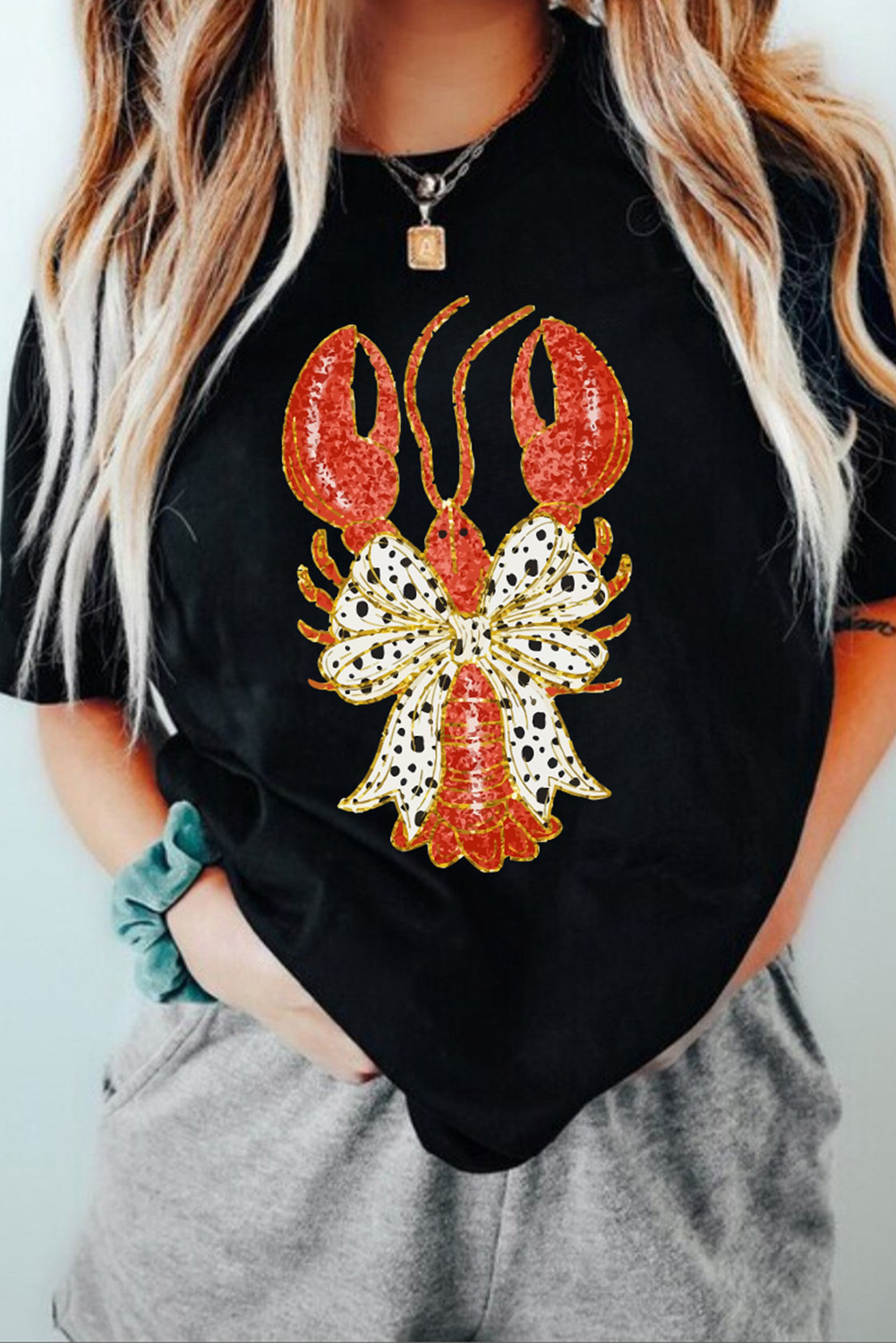 Black Bow Knot Crawfish Graphic Crewneck Tee