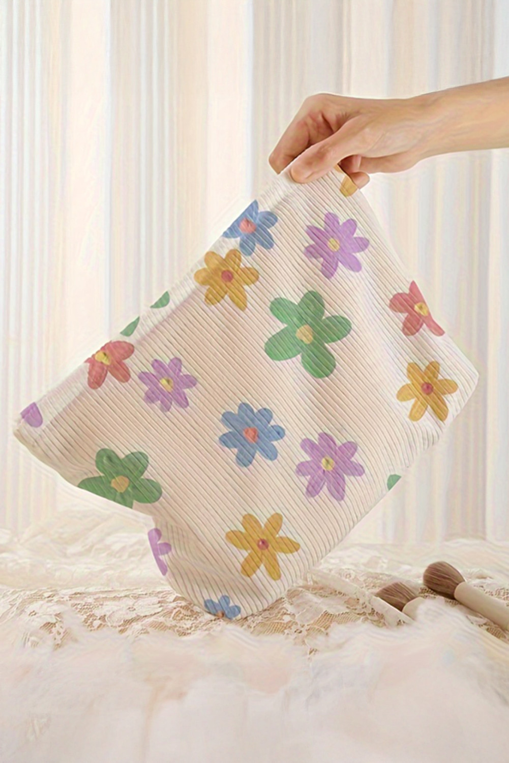 White Cute Flower Makeup Bag