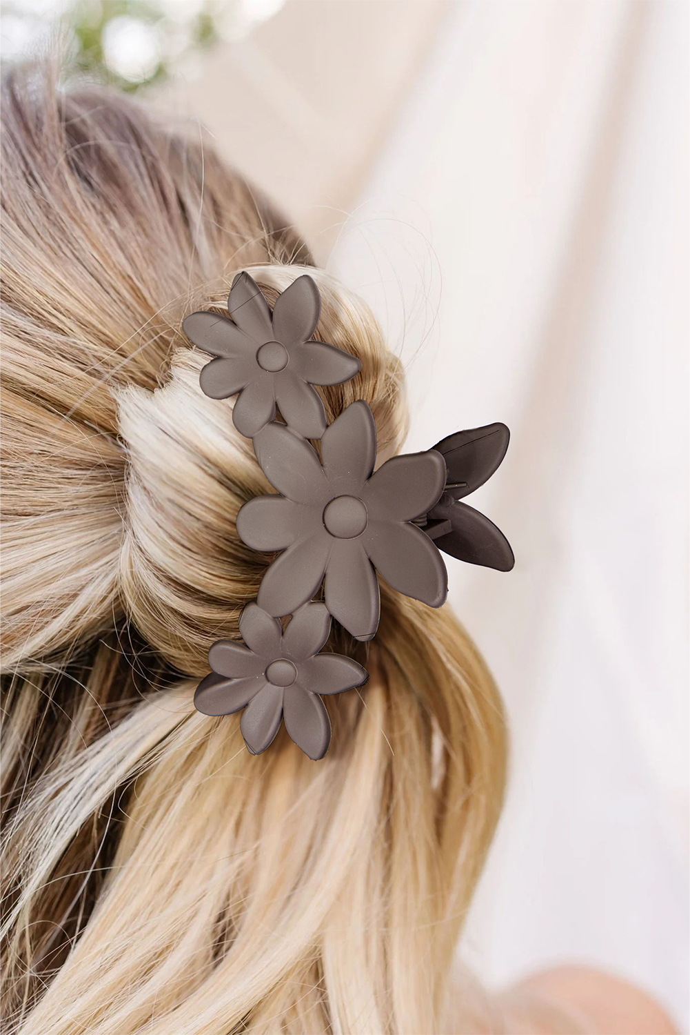 Shewin Wholesale Boutique Pale Khaki Flower HAIR Claw Clip