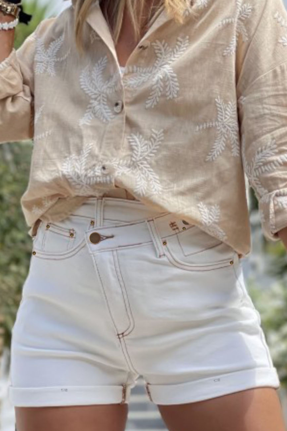 Shewin Wholesale Casual White Asymmetric High Waist Pocketed DENIM Shorts