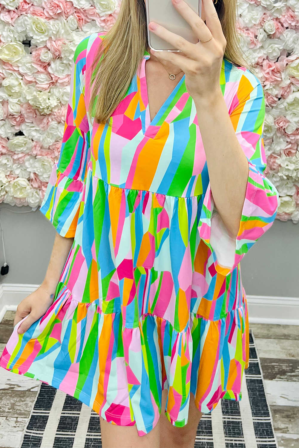 Minivestit amb grades amb estampat abstracte verd amb coll en V i màniga campana