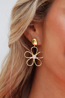 Gold Vintage Cut Out Flower Pearl Decor Stud Earrings