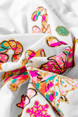 White Christmas Tree Bowknot Print Graphic T Shirt