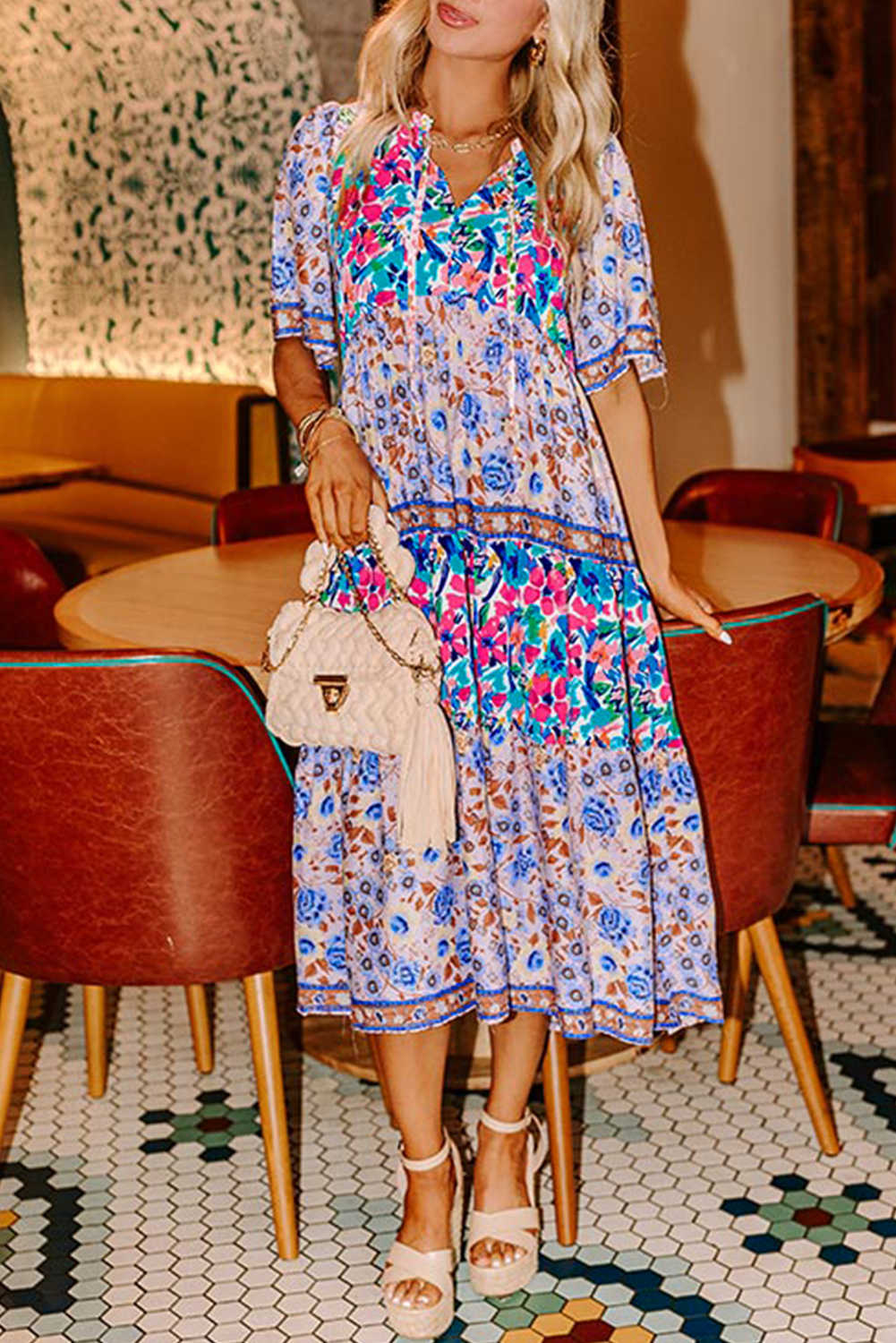 Vestit de màniga curta amb corbata amb estampat floral mixt blau cel