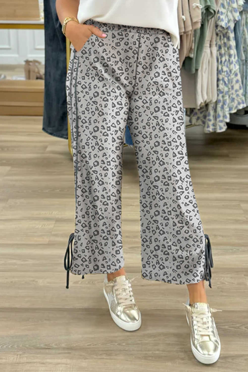 Pantalons laterals amb nusos de talla alta estampat de lleopard caqui