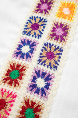 White Crochet Floral Notch V Neck Textured Blouse