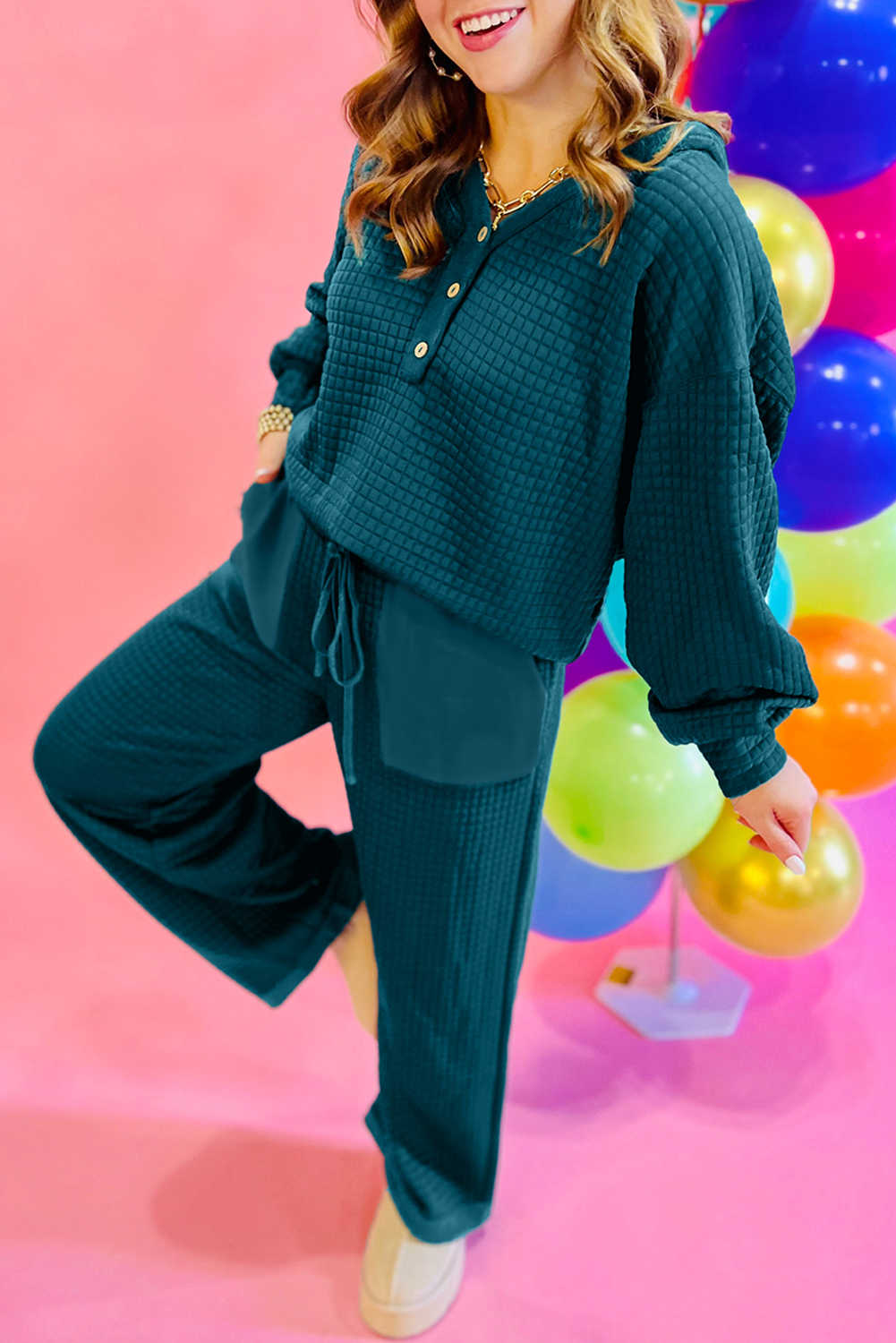 Conjunt de samarreta amb caputxa i pantalons amples de Skobeloff amb textura a quadres