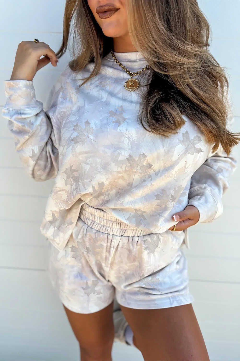 Conjunt de samarreta de punt amb estampat de camuflatge beix d'auró i pantalons curts informals amb cintura elàstica