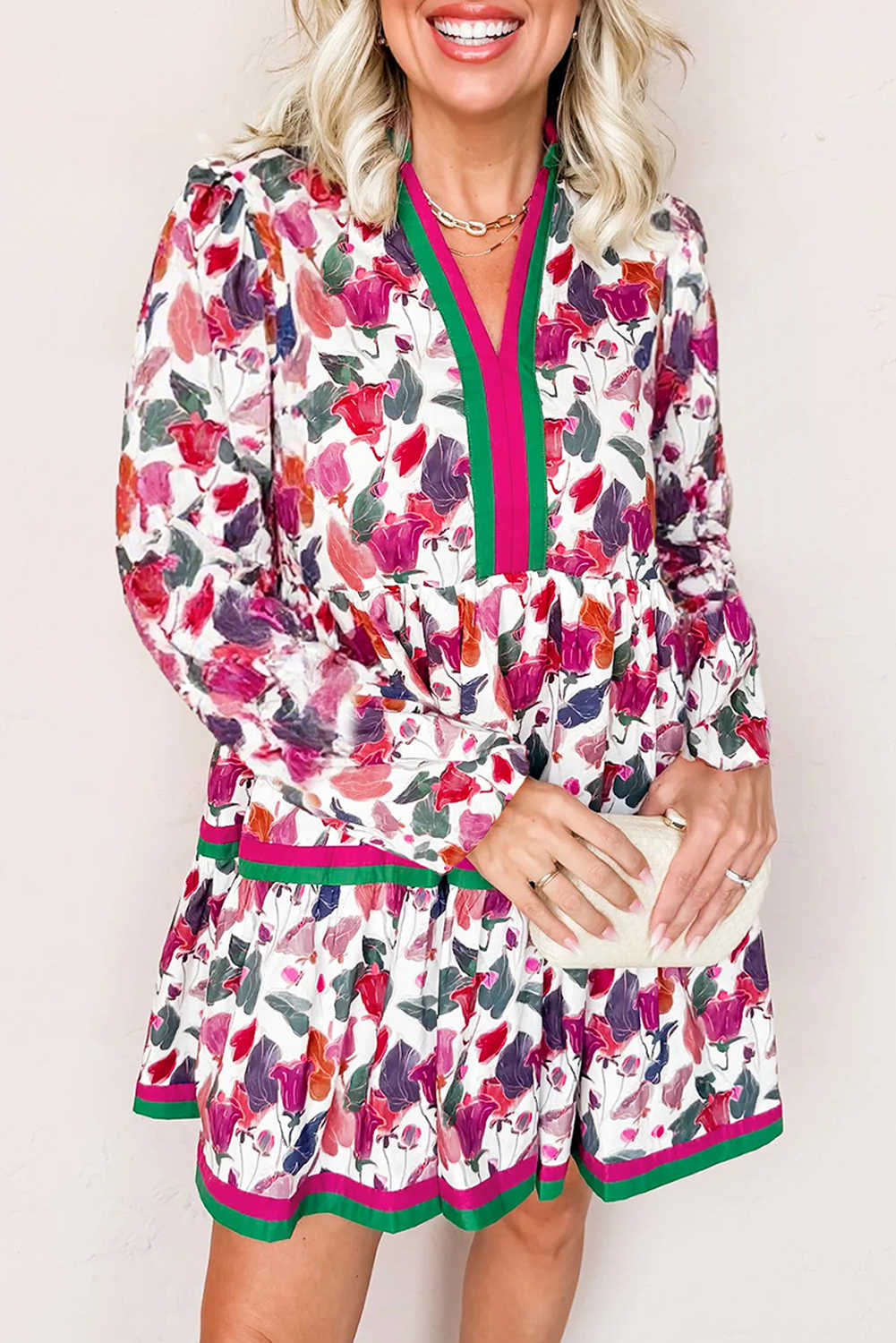 Vestit mini de màniga llarga amb estampat floral morat i detall de ratlles en contrast