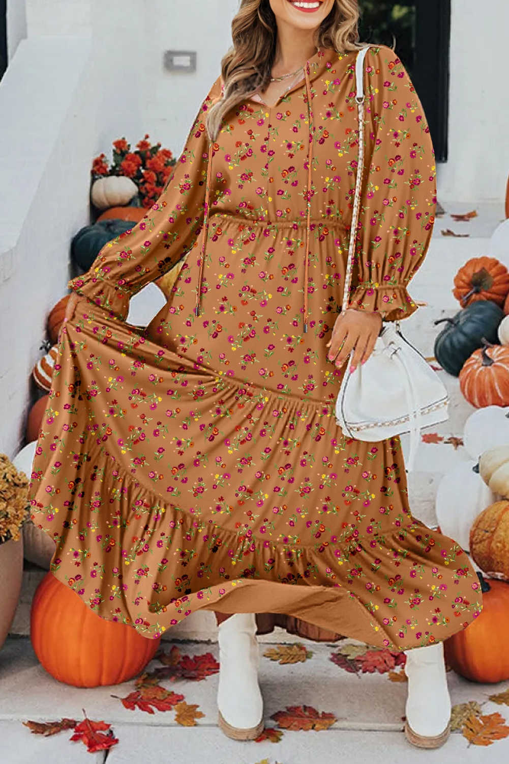 Vestit llarg marró de talla gran amb escot en V i màniga amb volants i estampes florals