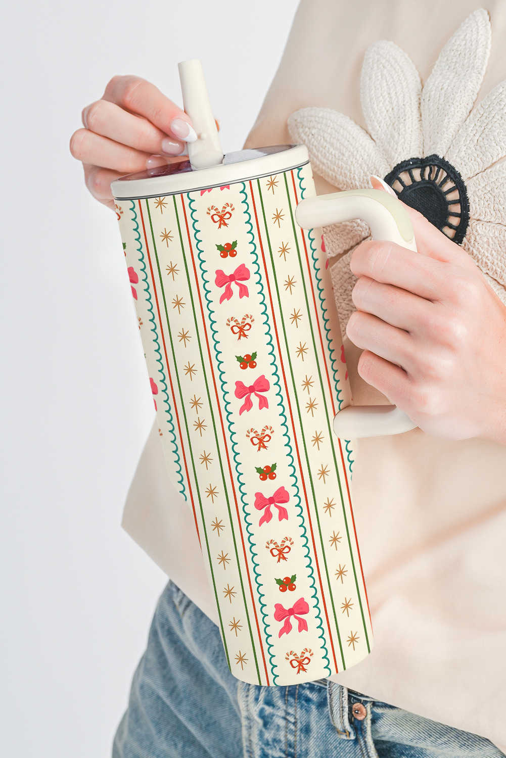 Tassa de viatge amb nansa i palla i estampat de llaç dolç de Nadal blanc