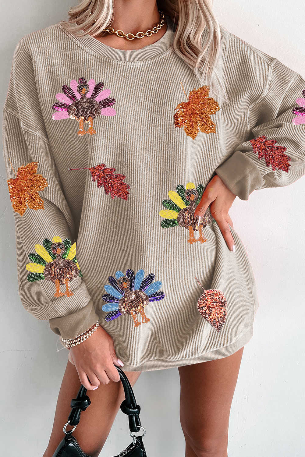 Dessuadora ampla de canalé gris fum amb estampat de fulles de gall dindi de tardor i pegats de lluentons