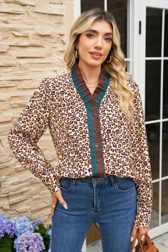 Camisa de màniga llarga amb botons i coll alt i estampat de lleopard marró
