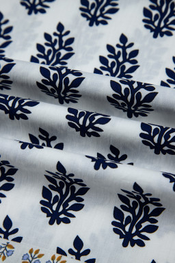 White Plus Size Boho Floral Print Contrast Trim Split Neck Puff Sleeve Patchwork Blouse