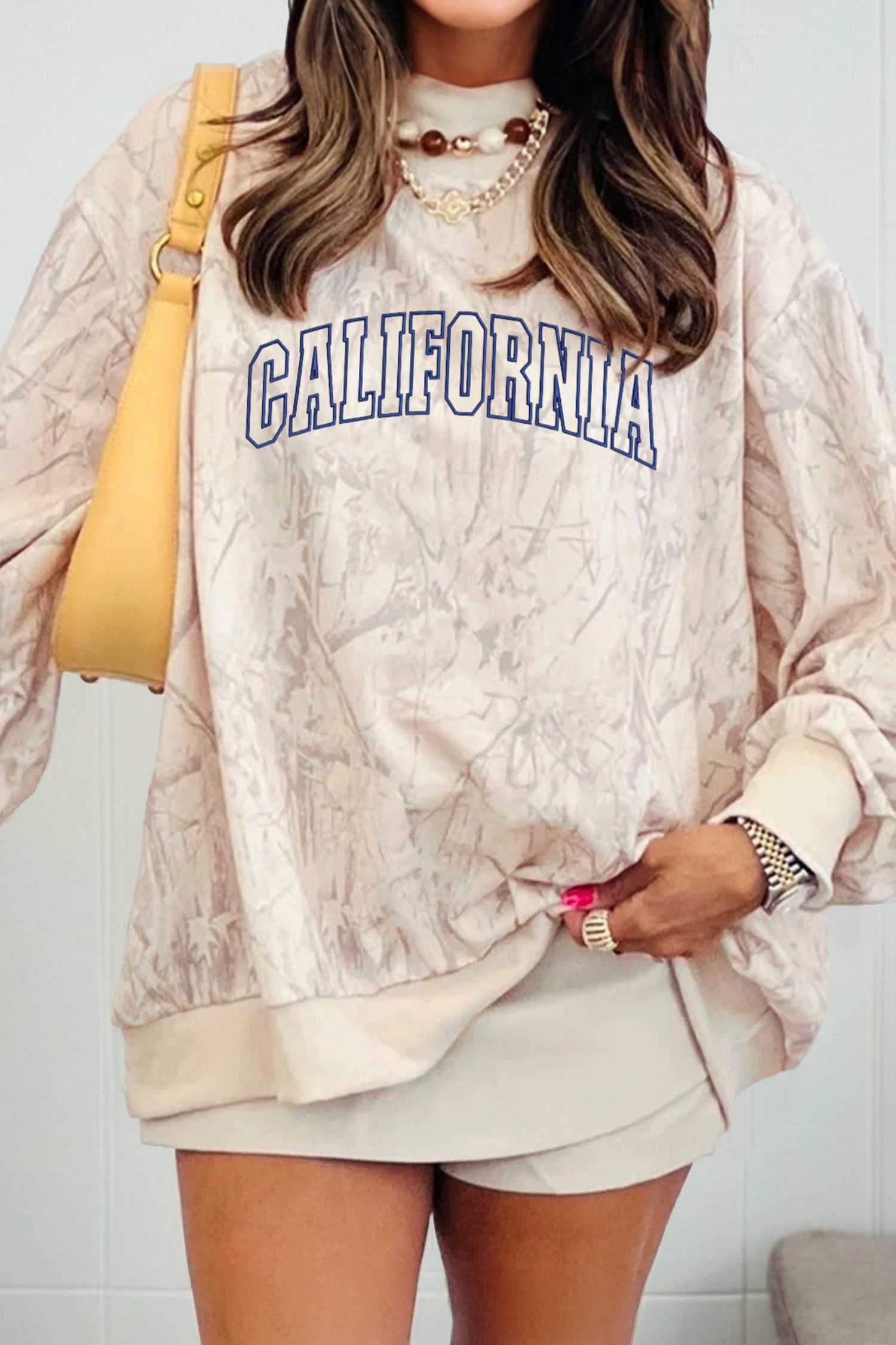 Dessuadora de coll alt amb brodat de camuflatge tie-dye caqui amb lletra CALIFORNIA