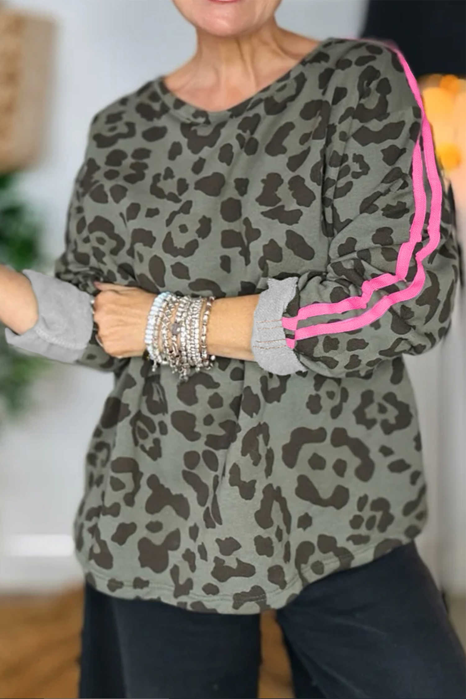 Top de màniga llarga amb estampat de lleopard verd i ratlles