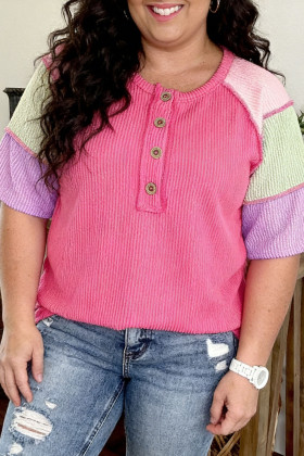 Top Henley de màniga curta amb patchwork de blocs de color de canalé trenat de talla gran rosa brillant