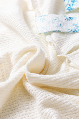 White Textured Knit V Neck Short Bubble Sleeve Peplum Top