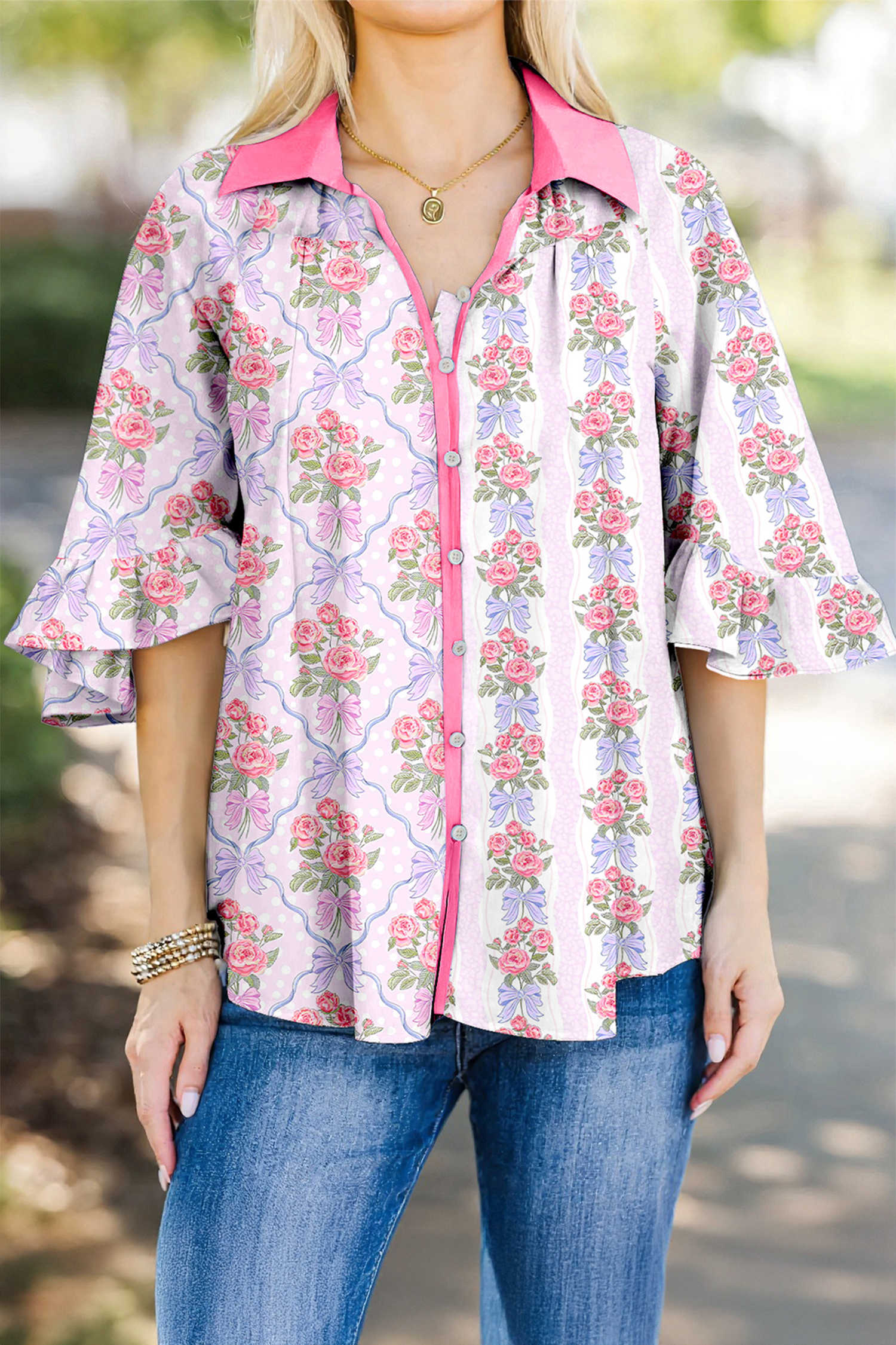 Camisa de mitja màniga amb volants i coll floral morat