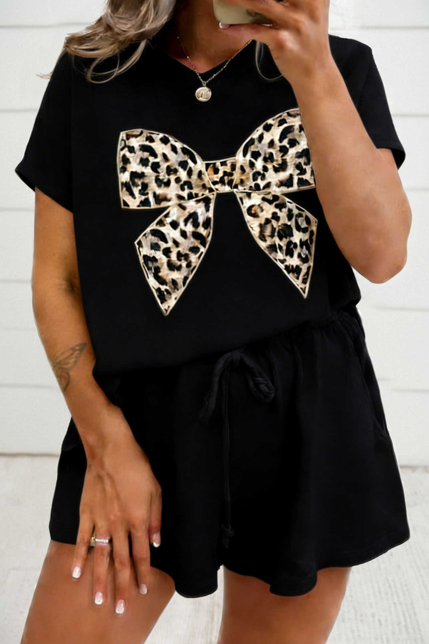 Black Contrast Leopard Bow Patched V Neck Loose Tee Drawstring Shorts 2pcs Outfit