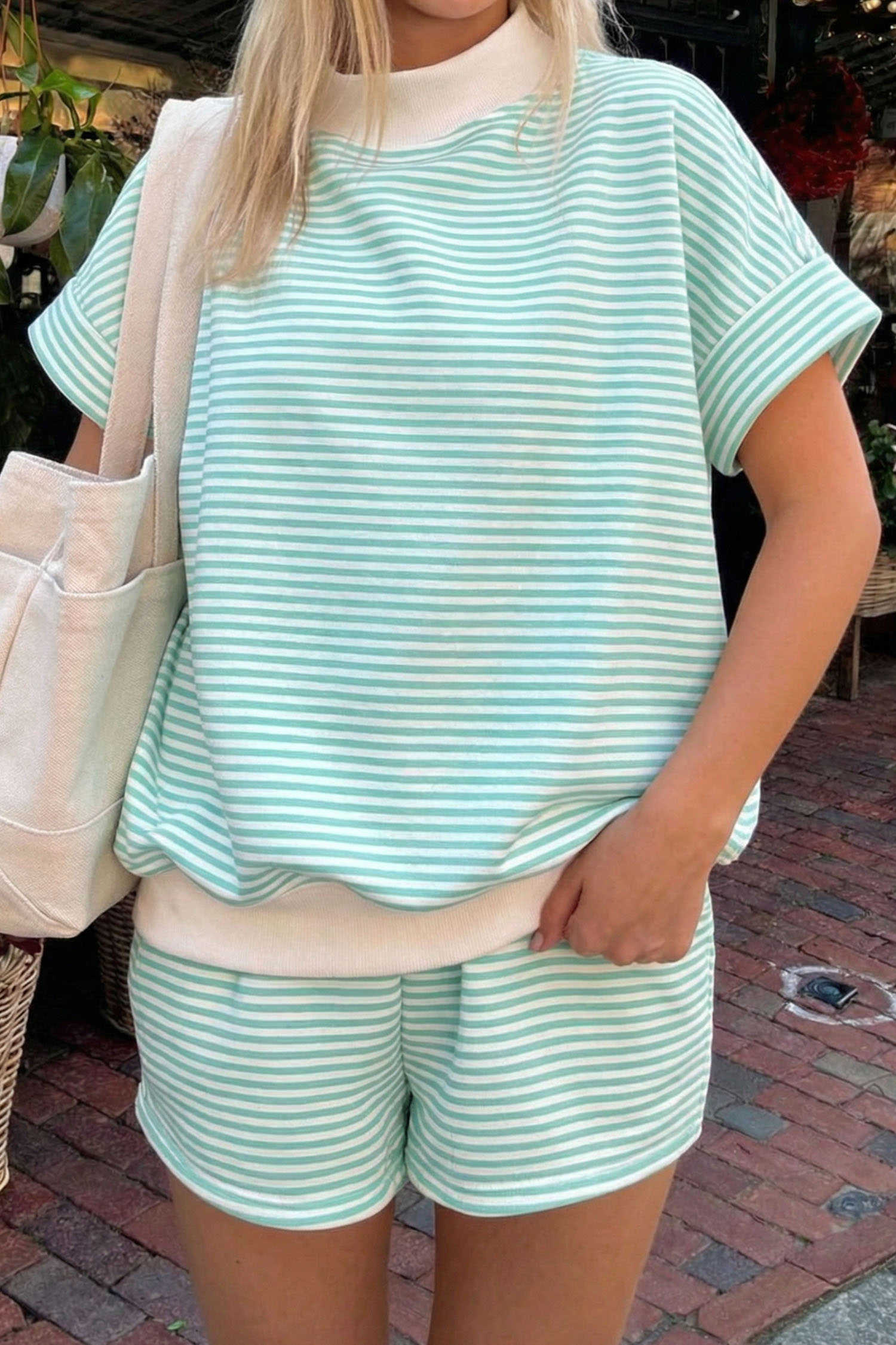 Green Stripe Cuffed Sleeve Contrast Mock Neck Tee Casual 2pcs Short Set